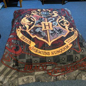 Harry Potter Comforter, sheets and pillowcases set, new without packaging